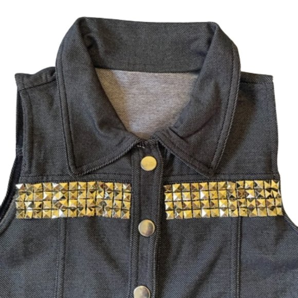 Sleeveless Crop Top Vest with Gold Pyramid Studs. 4 front fasteners. Size M - Picture 3 of 8